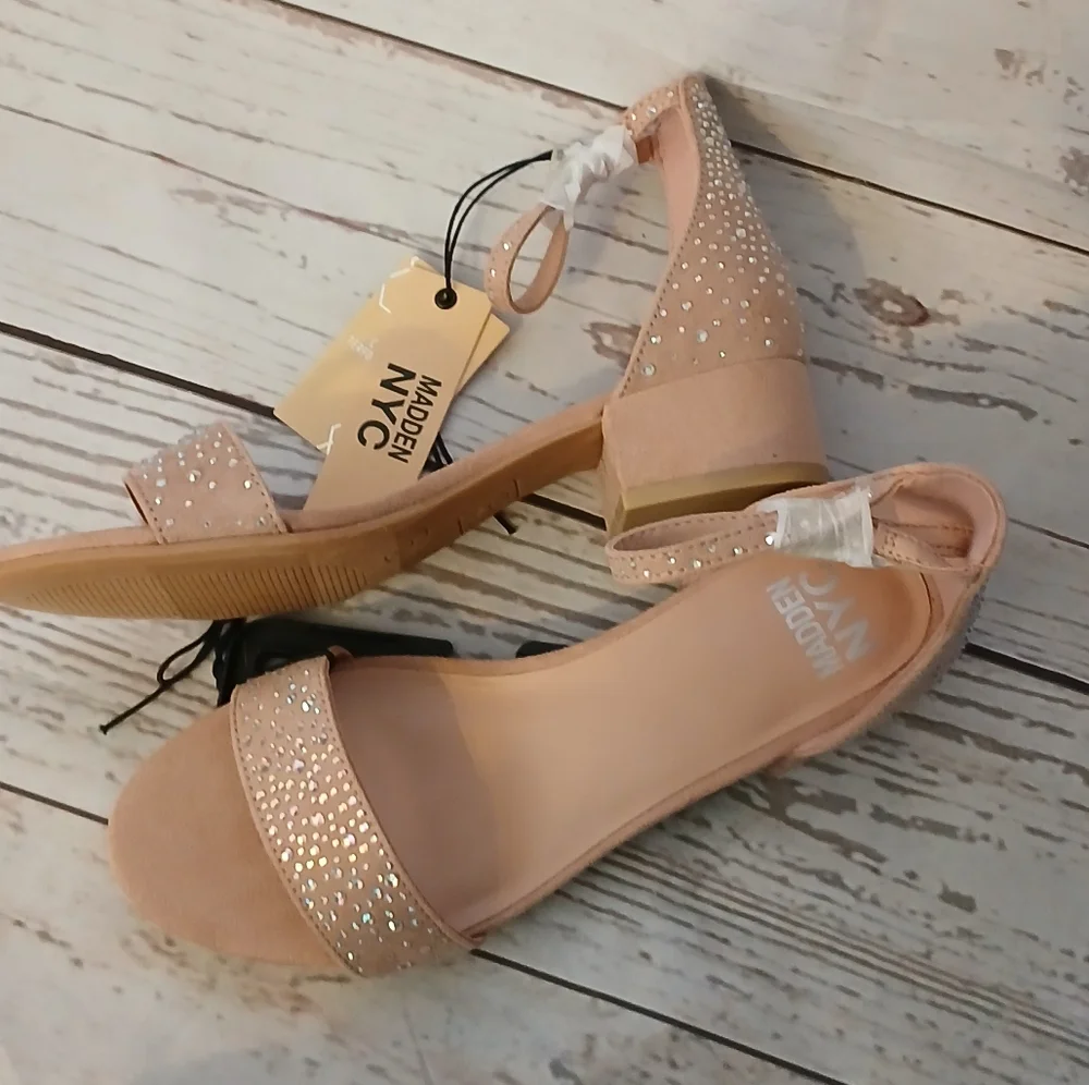 Madden NYC Little Girls Faux Suede Dress Sandals Neutral With Glittery Studs 13